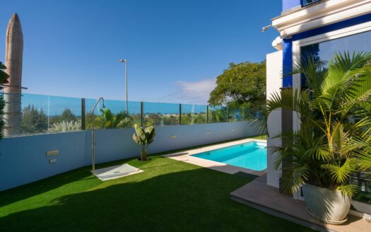 Chalet Independiente con vista mar y piscina privada en El Hornillo