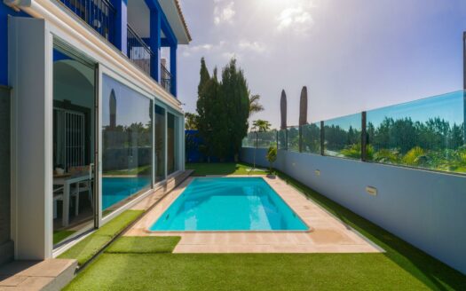 Chalet Independiente con vista mar y piscina privada en El Hornillo