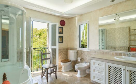 Chalet Independiente con vista mar y piscina privada en El Hornillo