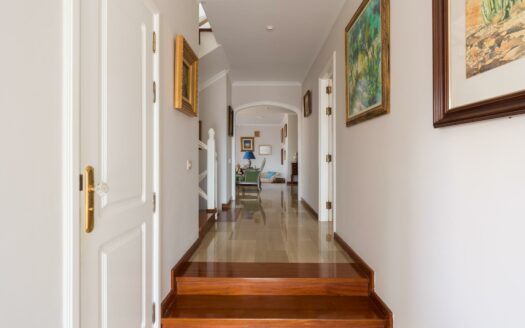 Chalet independiente con jardín y piscina privada en La Garita precio negociable