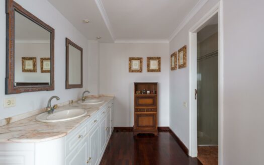 Chalet independiente con jardín y piscina privada en La Garita precio negociable