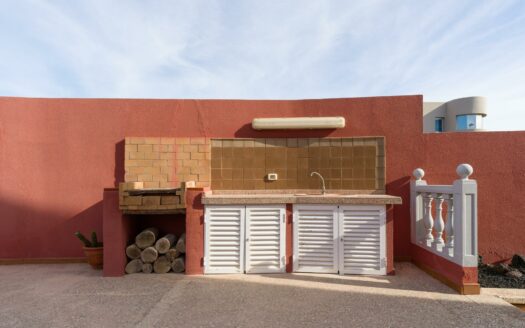 Chalet independiente con jardín y piscina privada en La Garita precio negociable