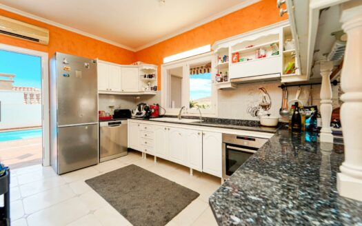 Villa in Tauro mit Meerblick und in der Nähe des Golfplatzes