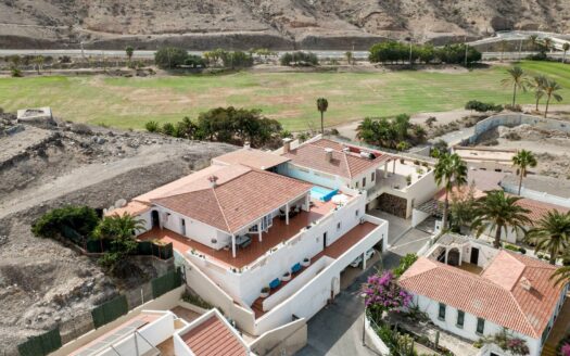 Villa in Tauro mit Meerblick und in der Nähe des Golfplatzes