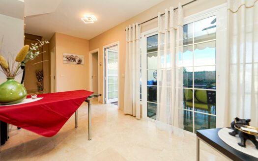 Cozy terraced house with a spacious terrace in a quiet and sunny area