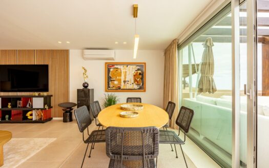 Exclusivo chalet con piscina y terraza para temporada de invierno