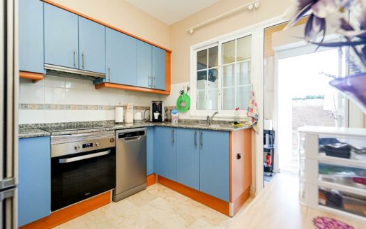 Cozy terraced house with a spacious terrace in a quiet and sunny area