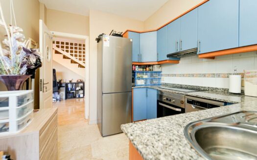 Cozy terraced house with a spacious terrace in a quiet and sunny area