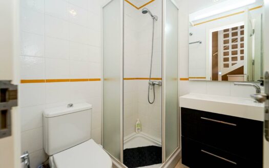 Cozy terraced house with a spacious terrace in a quiet and sunny area