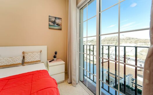 Cozy terraced house with a spacious terrace in a quiet and sunny area