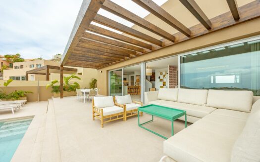 Exclusivo chalet con piscina y terraza para temporada de invierno