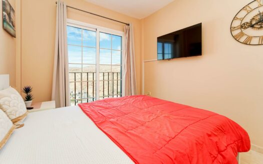 Cozy terraced house with a spacious terrace in a quiet and sunny area