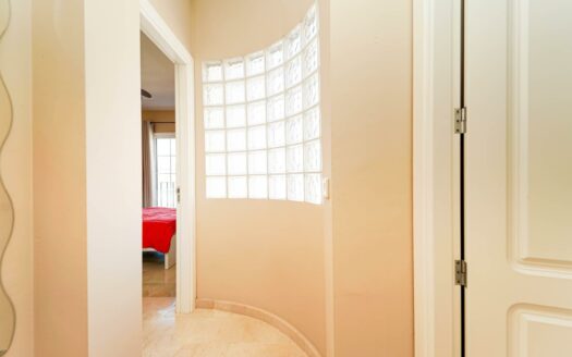 Cozy terraced house with a spacious terrace in a quiet and sunny area