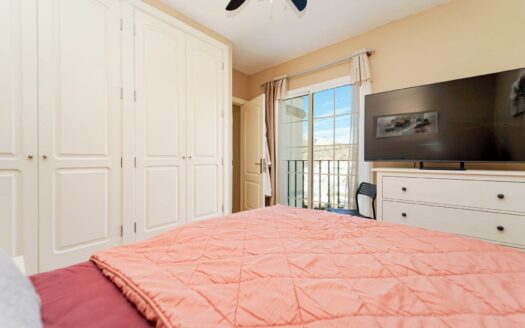 Cozy terraced house with a spacious terrace in a quiet and sunny area