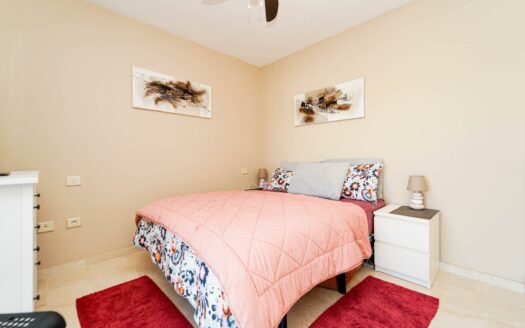 Cozy terraced house with a spacious terrace in a quiet and sunny area