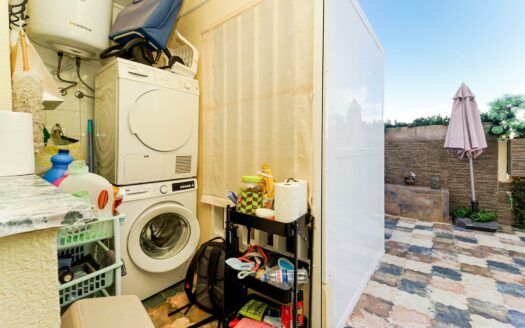 Cozy terraced house with a spacious terrace in a quiet and sunny area