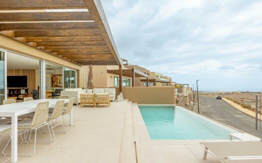 Exclusivo chalet con piscina y terraza para temporada de invierno