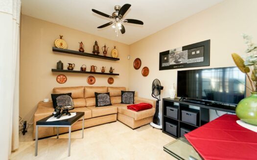 Cozy terraced house with a spacious terrace in a quiet and sunny area