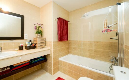 Cozy terraced house with a spacious terrace in a quiet and sunny area