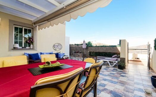 Cozy terraced house with a spacious terrace in a quiet and sunny area