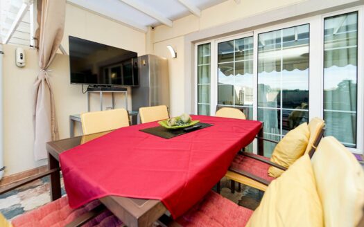 Cozy terraced house with a spacious terrace in a quiet and sunny area