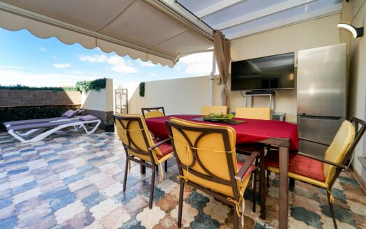 Cozy terraced house with a spacious terrace in a quiet and sunny area