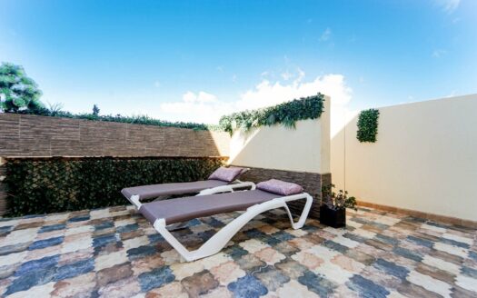 Cozy terraced house with a spacious terrace in a quiet and sunny area