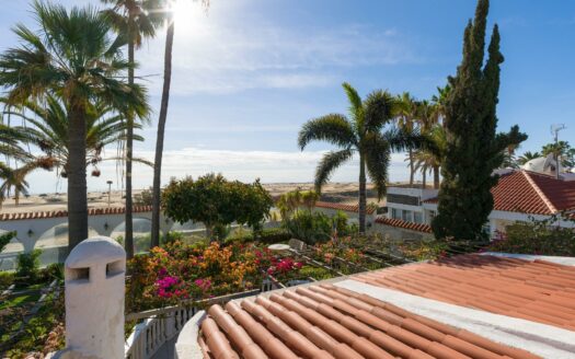 Exclusiva Propiedad de Lujo en Primera Línea con Vistas a las Dunas y al Mar