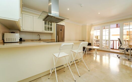 Stilvolle Wohnung mit zwei Schlafzimmern und Terrasse in begehrtem Monte Carrera