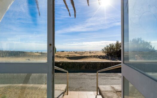 Exclusiva Propiedad de Lujo en Primera Línea con Vistas a las Dunas y al Mar