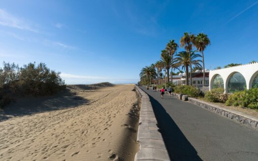 Exclusiva Propiedad de Lujo en Primera Línea con Vistas a las Dunas y al Mar