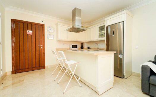 Stilvolle Wohnung mit zwei Schlafzimmern und Terrasse in begehrtem Monte Carrera