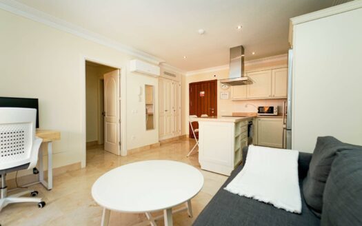 Stilvolle Wohnung mit zwei Schlafzimmern und Terrasse in begehrtem Monte Carrera