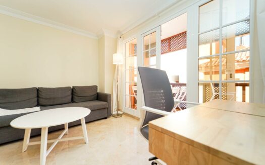 Stilvolle Wohnung mit zwei Schlafzimmern und Terrasse in begehrtem Monte Carrera