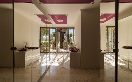 Exclusiva Propiedad de Lujo en Primera Línea con Vistas a las Dunas y al Mar