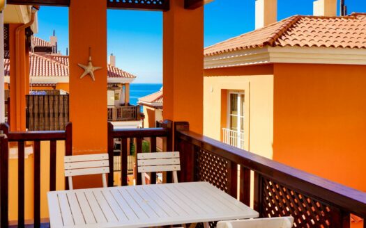 Stilvolle Wohnung mit zwei Schlafzimmern und Terrasse in begehrtem Monte Carrera