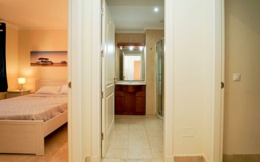 Stilvolle Wohnung mit zwei Schlafzimmern und Terrasse in begehrtem Monte Carrera