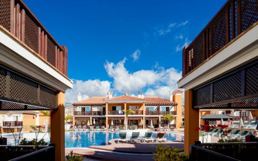 Stilvolle Wohnung mit zwei Schlafzimmern und Terrasse in begehrtem Monte Carrera