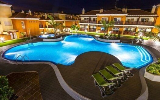 Stilvolle Wohnung mit zwei Schlafzimmern und Terrasse in begehrtem Monte Carrera