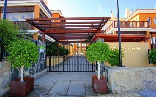 Stilvolle Wohnung mit zwei Schlafzimmern und Terrasse in begehrtem Monte Carrera