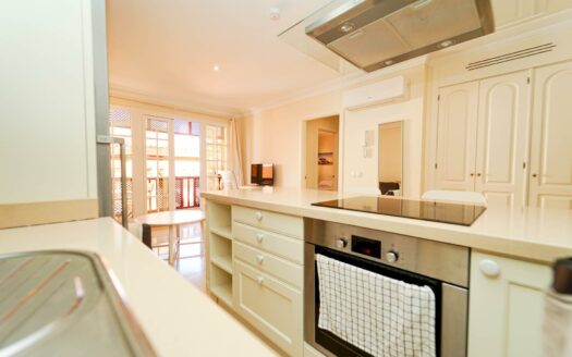 Stilvolle Wohnung mit zwei Schlafzimmern und Terrasse in begehrtem Monte Carrera