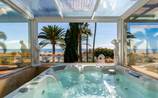 Exclusiva Propiedad de Lujo en Primera Línea con Vistas a las Dunas y al Mar