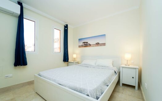 Stilvolle Wohnung mit zwei Schlafzimmern und Terrasse in begehrtem Monte Carrera