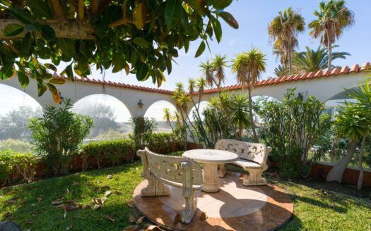 Exclusiva Propiedad de Lujo en Primera Línea con Vistas a las Dunas y al Mar