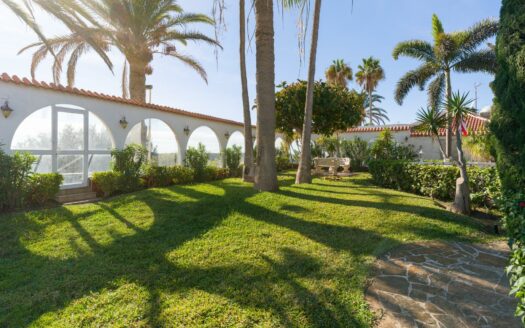 Exclusiva Propiedad de Lujo en Primera Línea con Vistas a las Dunas y al Mar