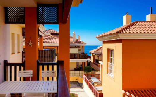 Stilvolle Wohnung mit zwei Schlafzimmern und Terrasse in begehrtem Monte Carrera