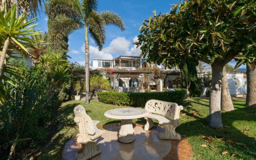 Exclusiva Propiedad de Lujo en Primera Línea con Vistas a las Dunas y al Mar