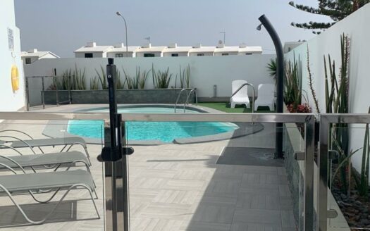 Dúplex reformado con piscina comunitaria