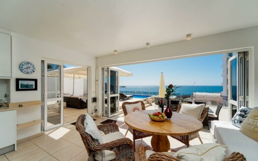 4 bedrooms frontline with private pool in Arguineguín