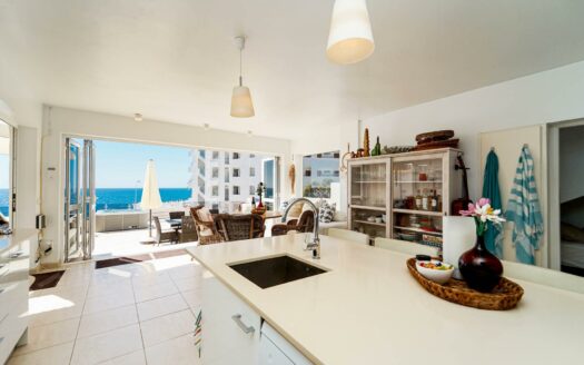 4 bedrooms frontline with private pool in Arguineguín